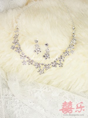 Simple Floral Crystal Necklace Set